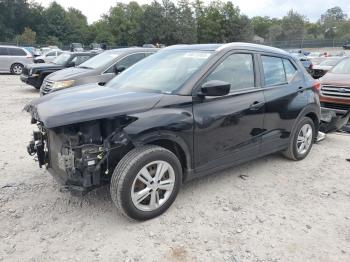  Salvage Nissan Kicks