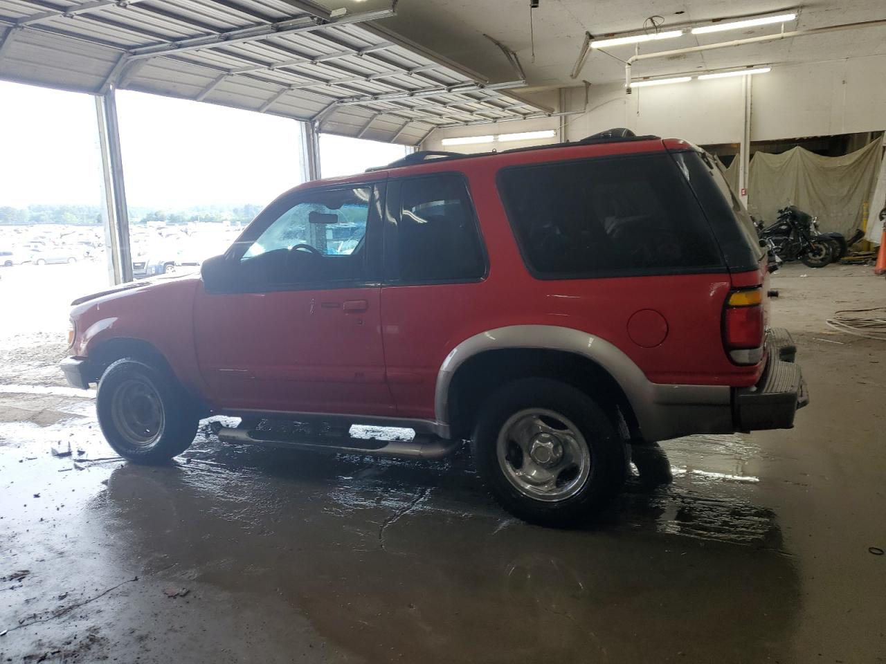 Ford Explorer Image 4