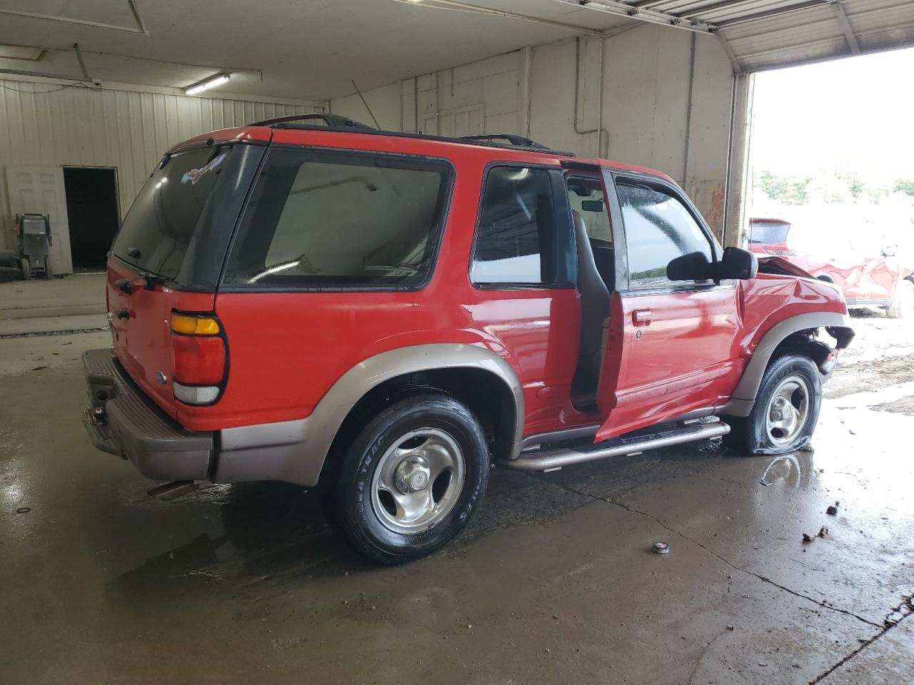 Ford Explorer Image 5