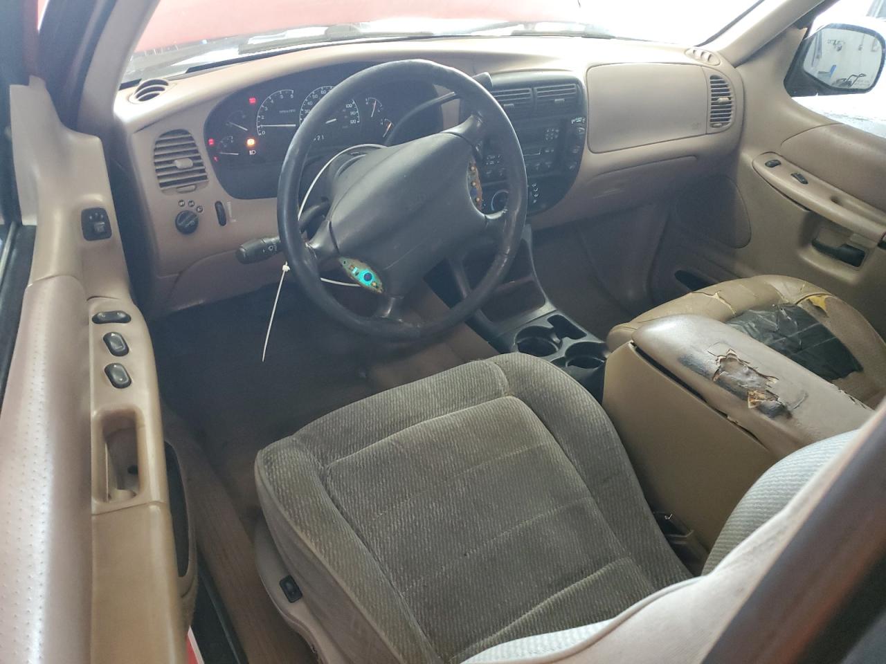 Ford Explorer Image 2