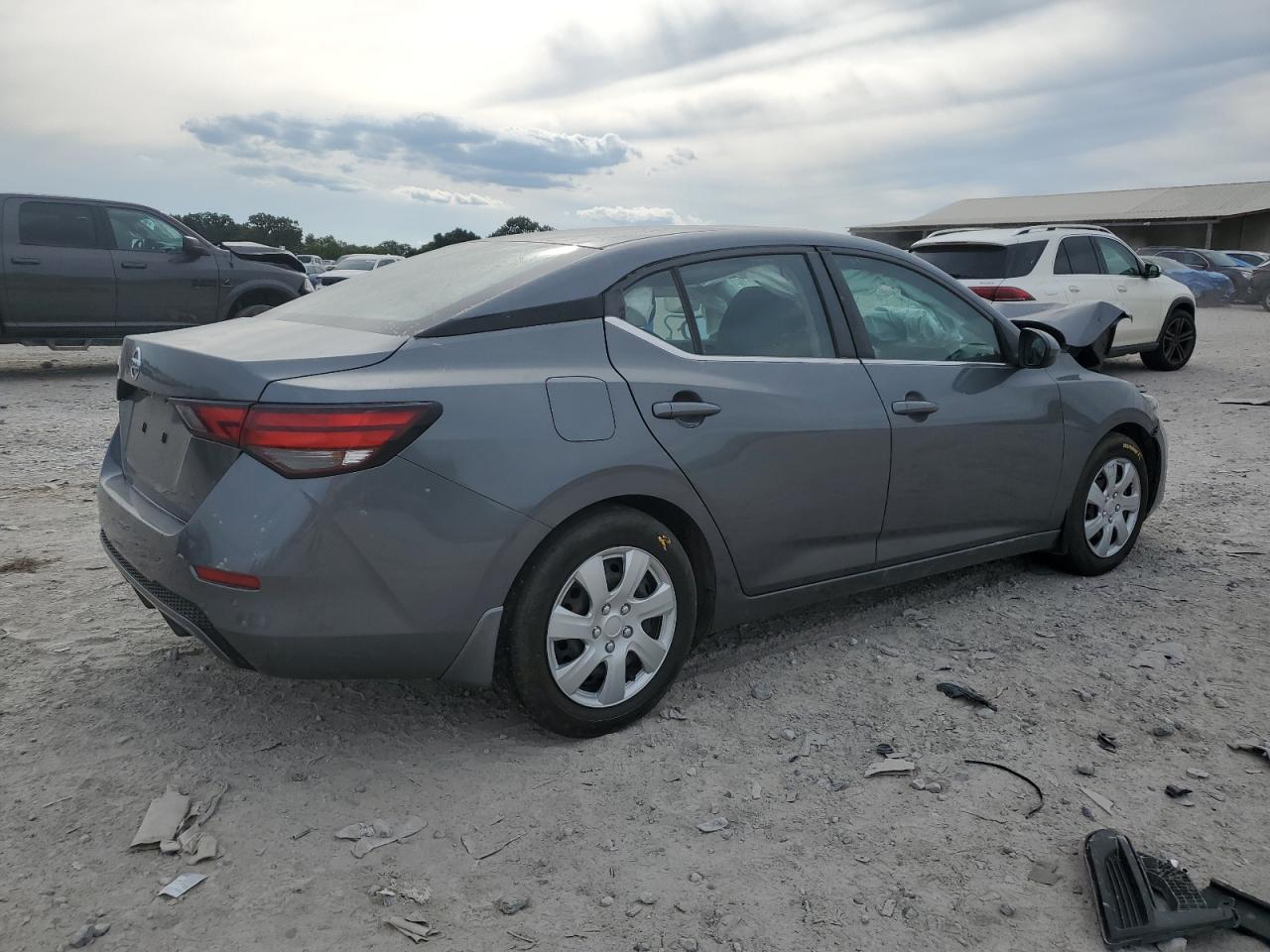 Nissan Sentra S Image 2