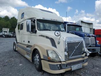  Salvage Volvo Vn