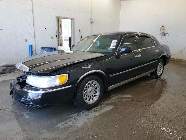  Salvage Lincoln Towncar