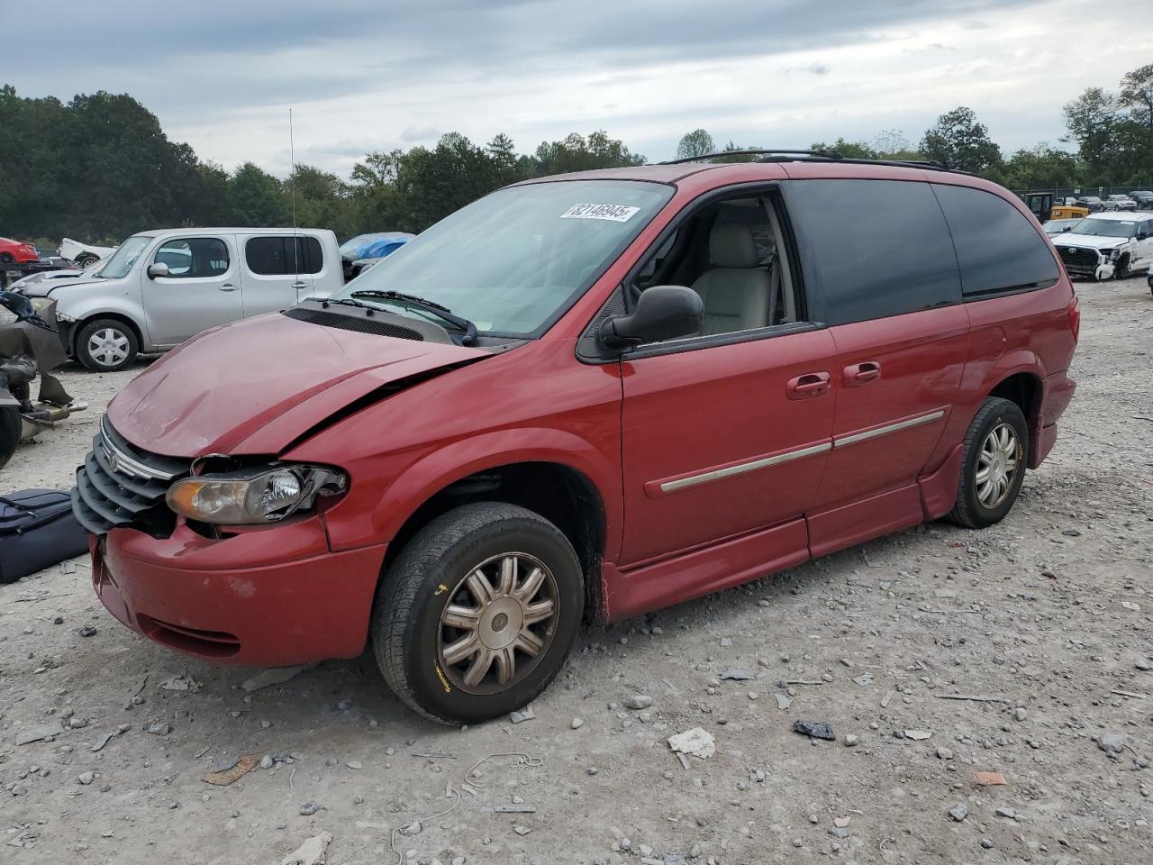 Chrysler Minivan Touring Image 1