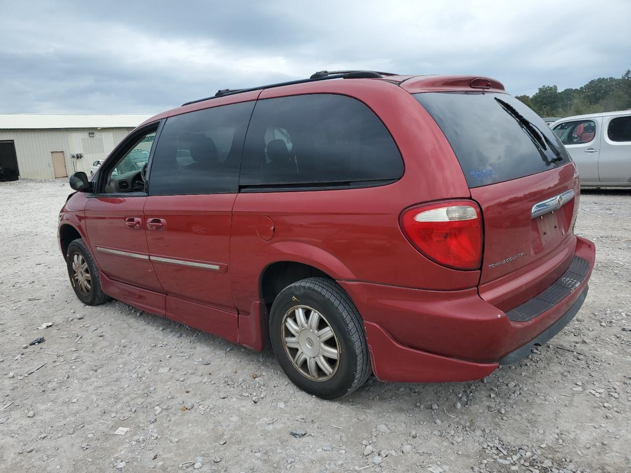 Chrysler Minivan Touring Image 3