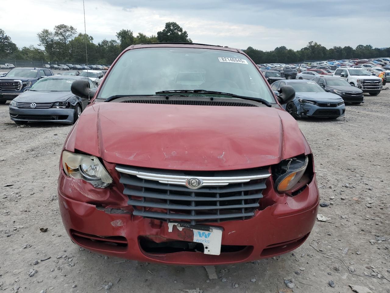 Chrysler Minivan Touring Image 9