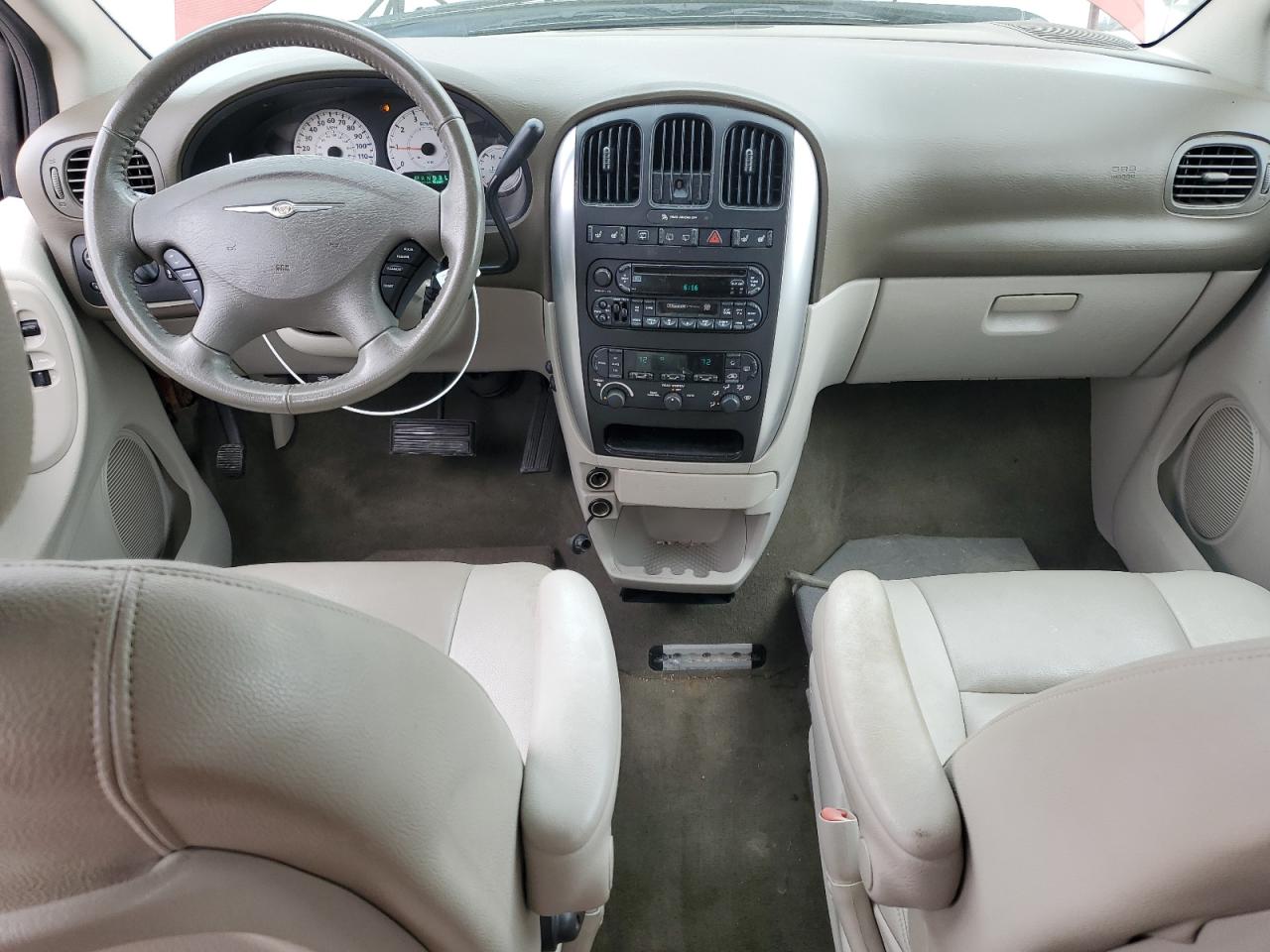 Chrysler Minivan Touring Image 7