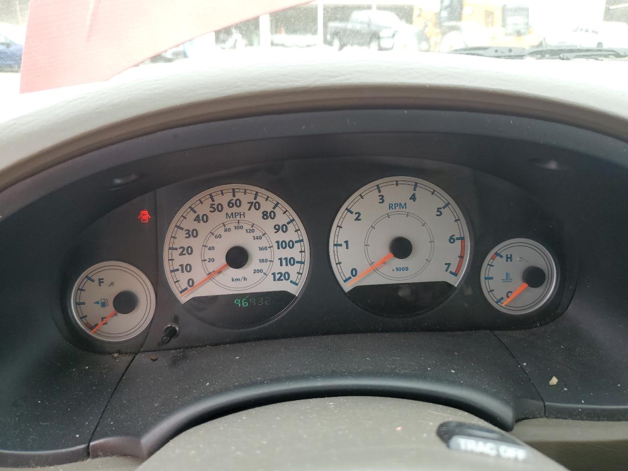 Chrysler Minivan Touring Image 12