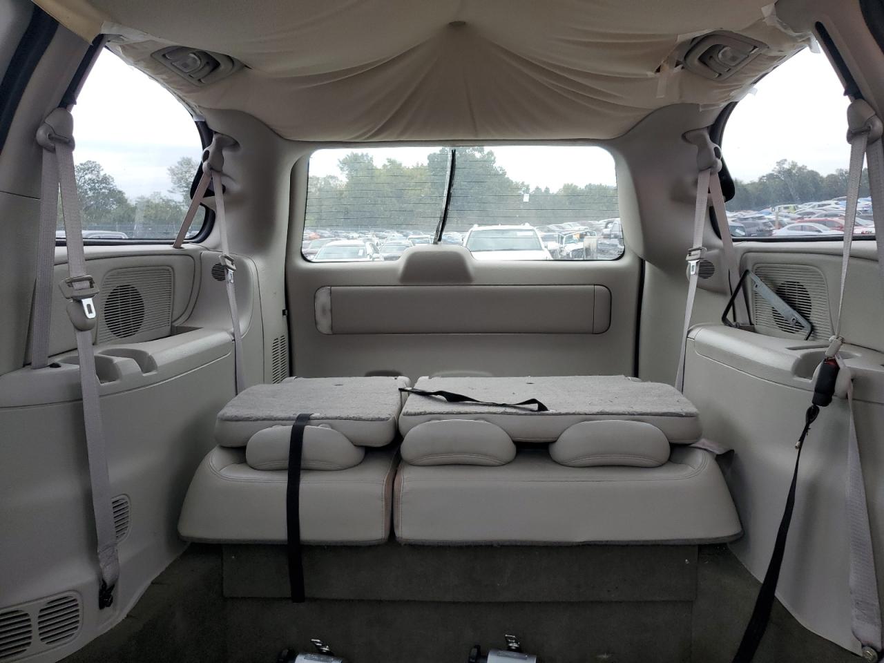 Chrysler Minivan Touring Image 13