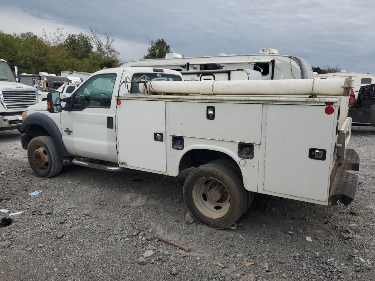 Ford F-550 Super Duty Image 2