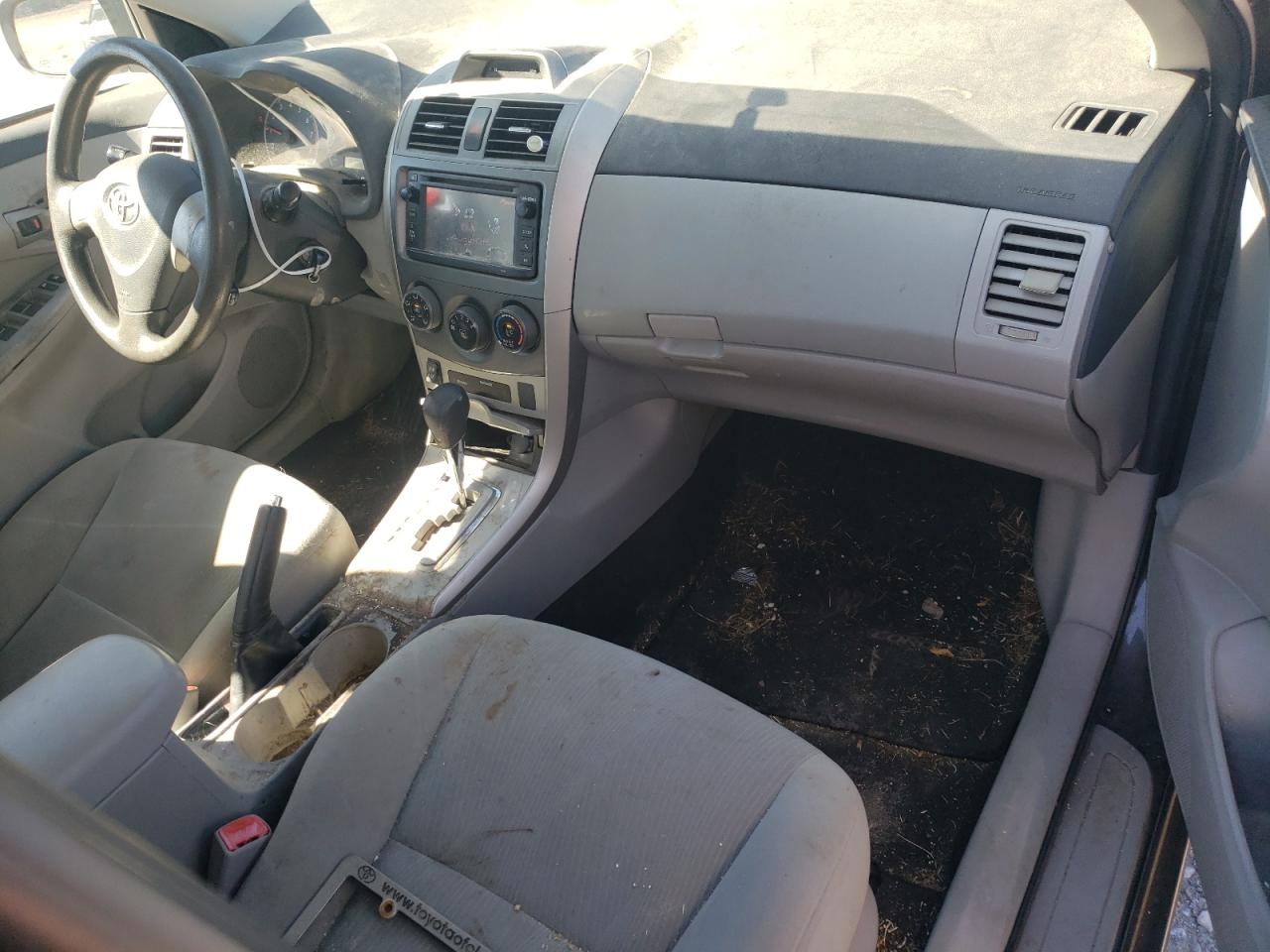 Toyota Corolla Base Image 11