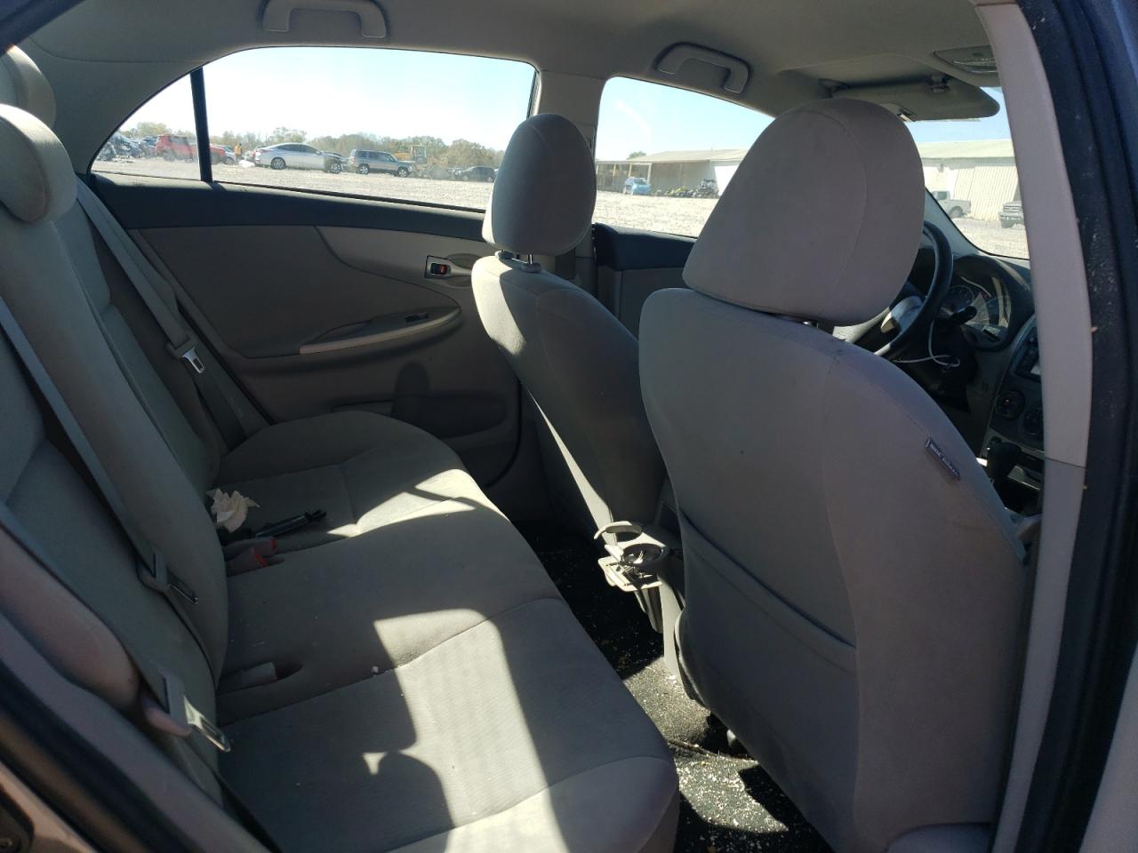 Toyota Corolla Base Image 2