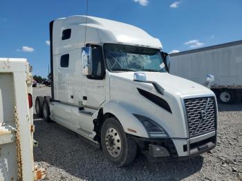  Salvage Volvo Vn