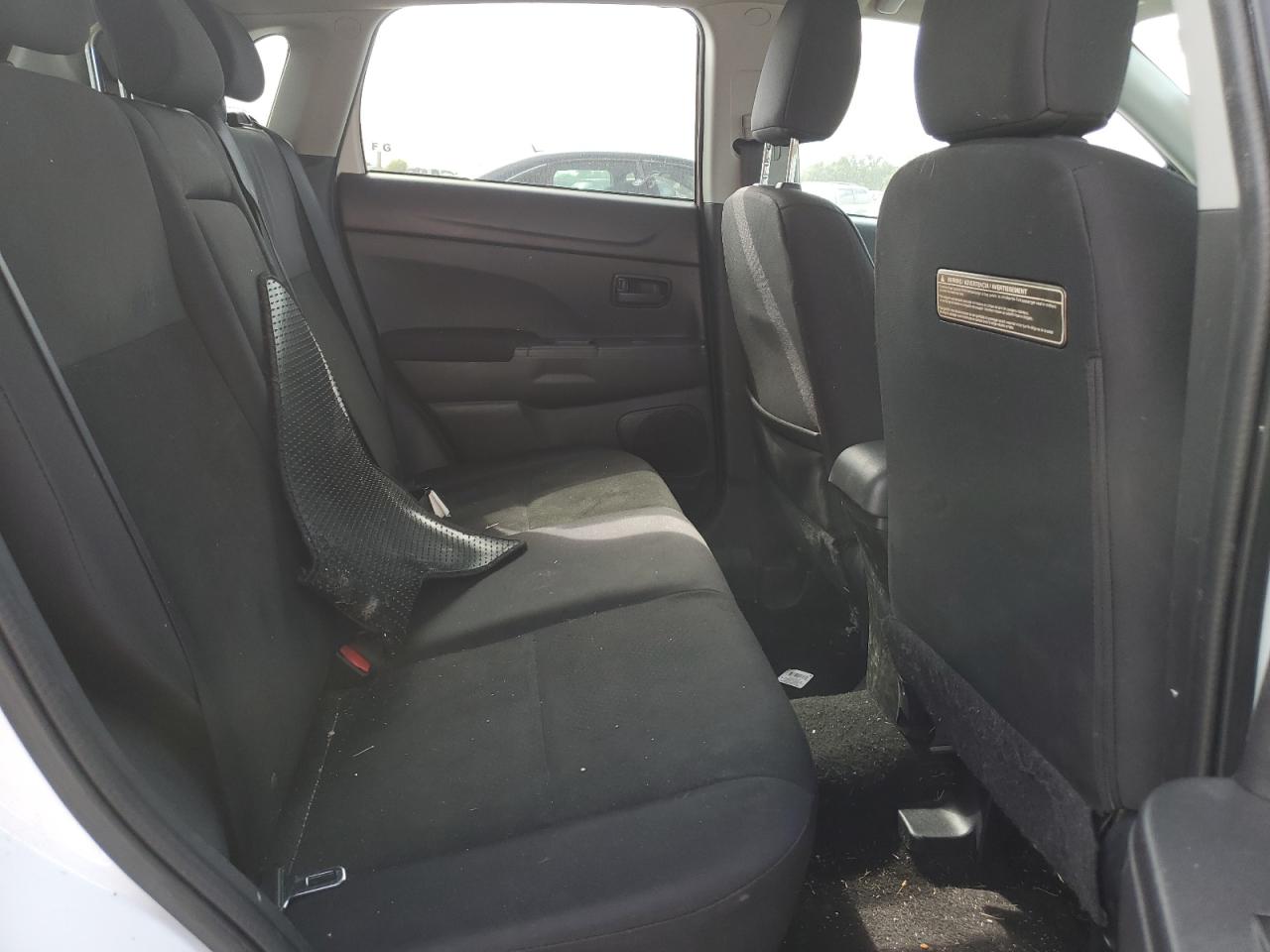 Mitsubishi Outlander Es Image 10