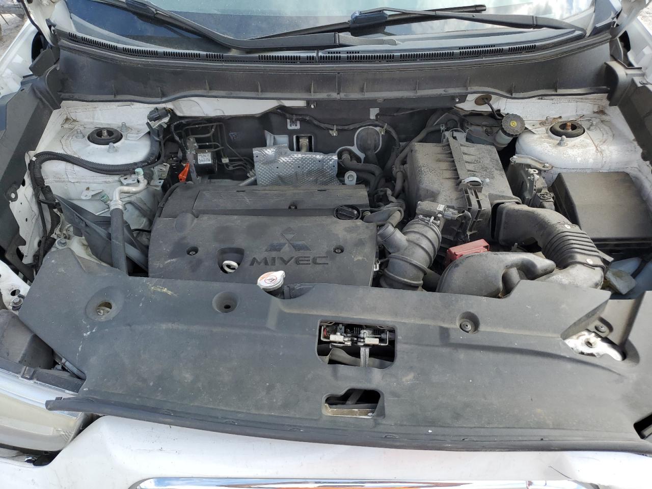 Mitsubishi Outlander Es Image 9