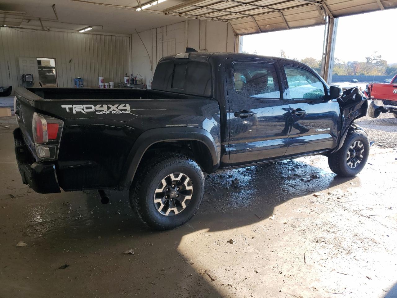 Toyota Tacoma Double Cab Image 3
