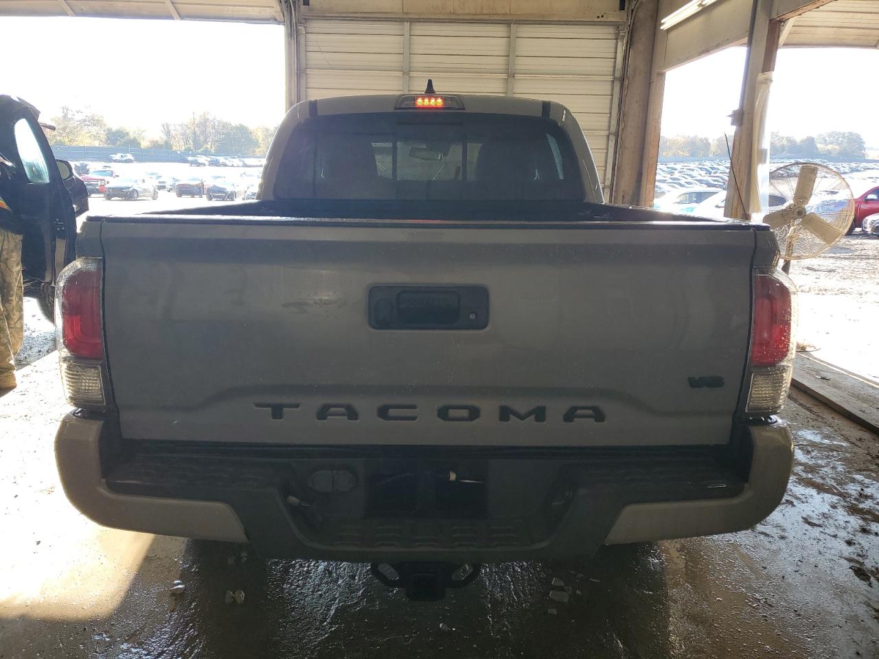 Toyota Tacoma Double Cab Image 4