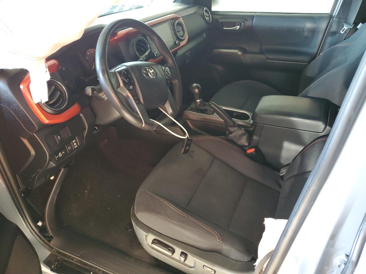 Toyota Tacoma Double Cab Image 12