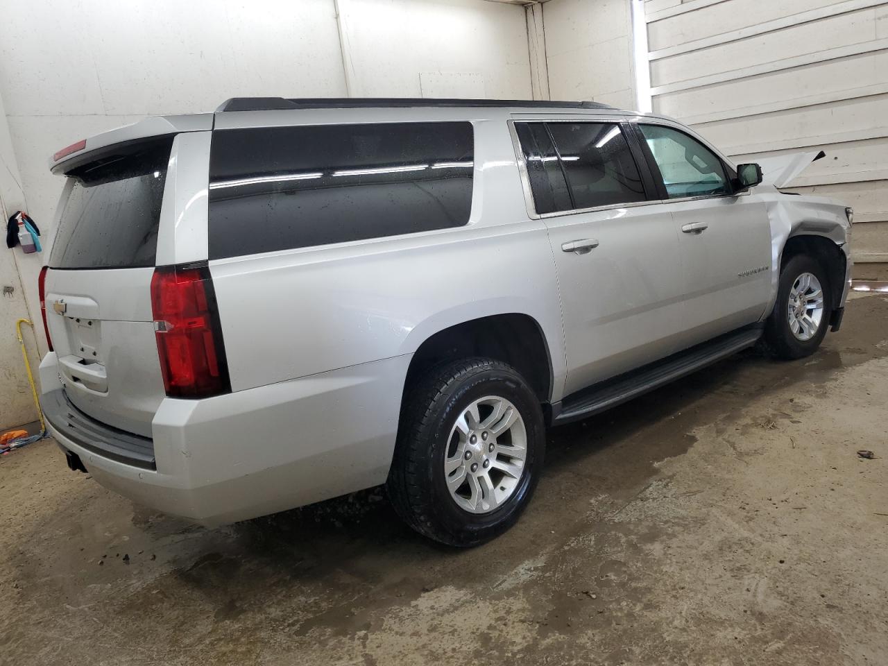 Chevrolet Suburban C1500 Ls Image 5