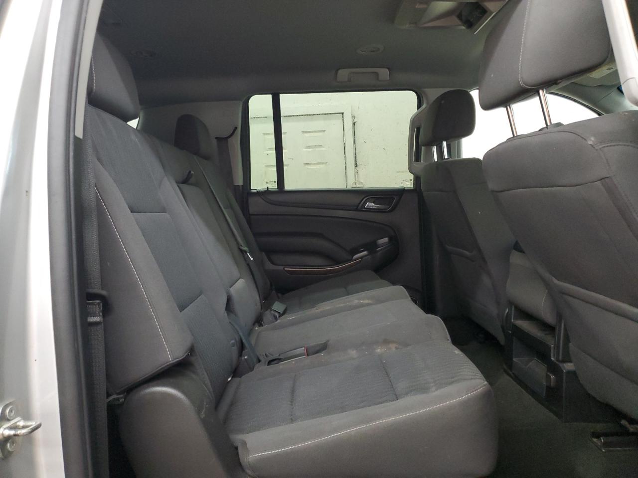 Chevrolet Suburban C1500 Ls Image 9