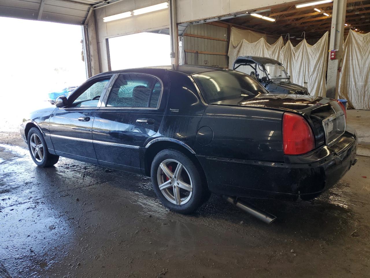 Lincoln Towncar Signature Limited Image 4