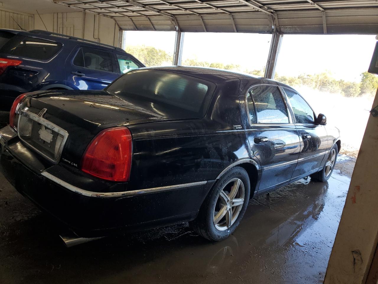 Lincoln Towncar Signature Limited Image 8