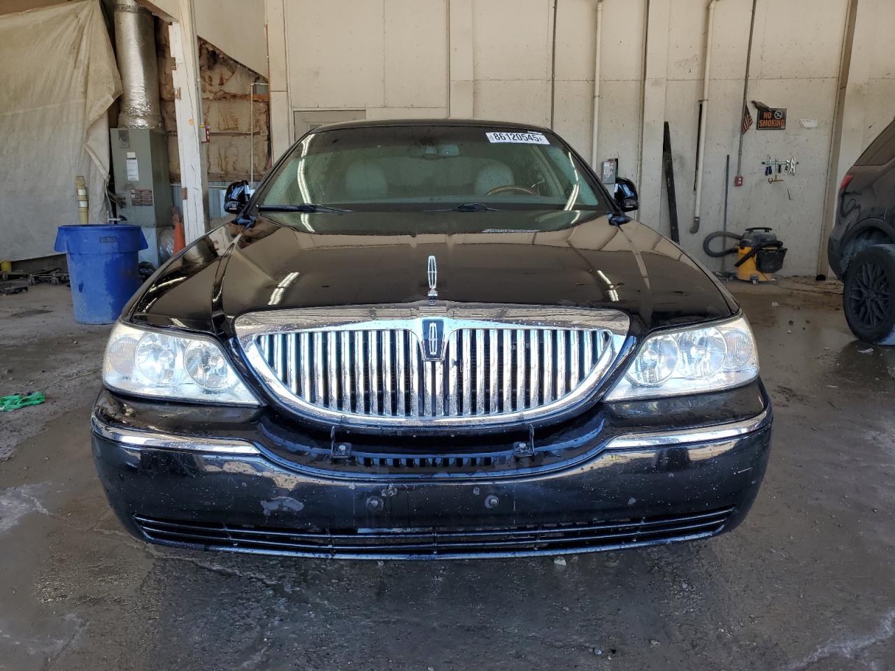 Lincoln Towncar Signature Limited Image 12