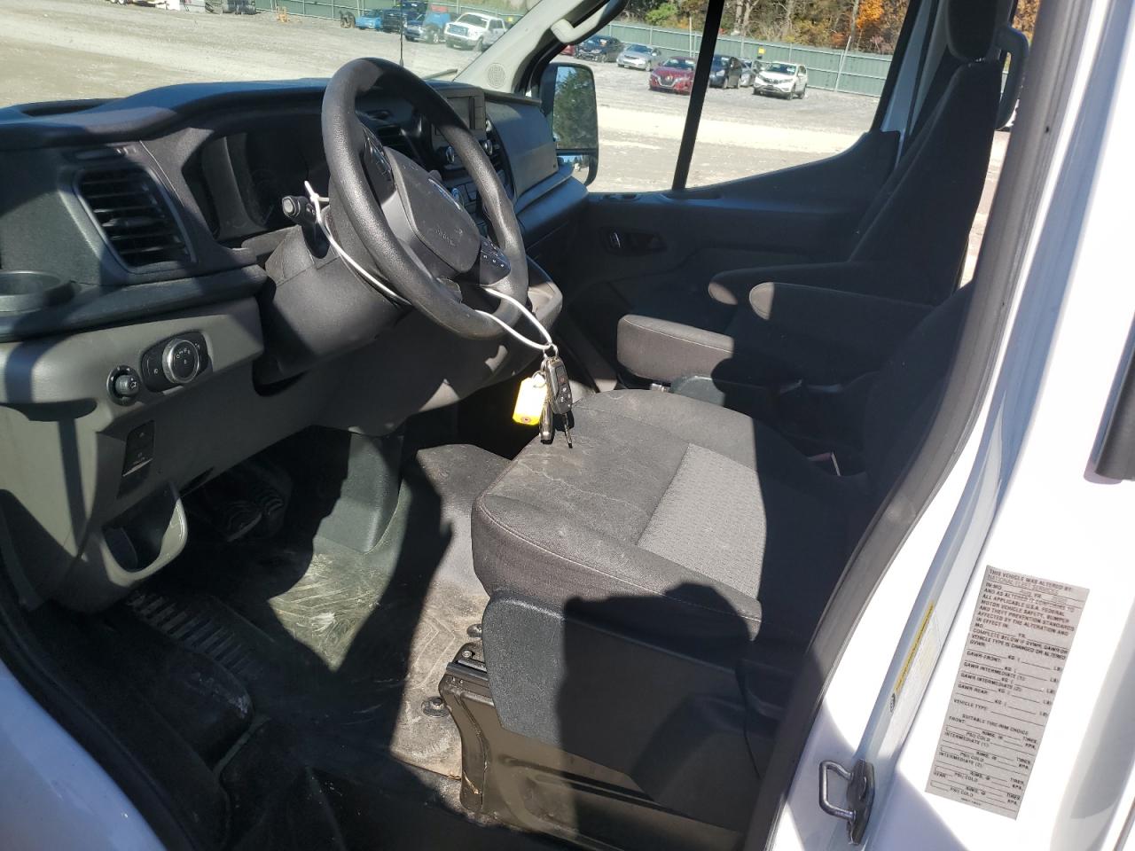 Ford Transit T-250 Image 3