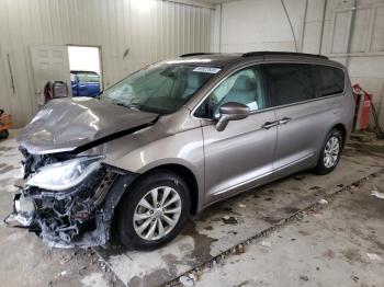  Salvage Chrysler Pacifica