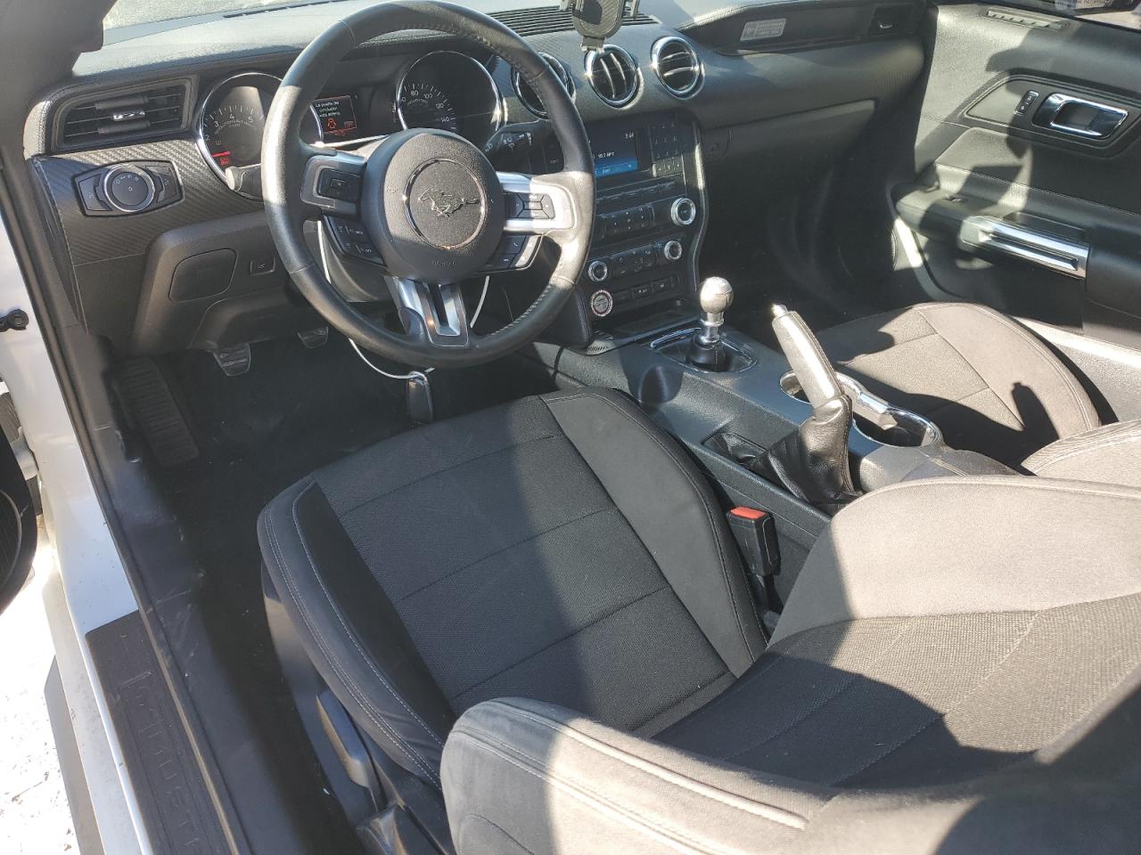 Ford Mustang Image 8