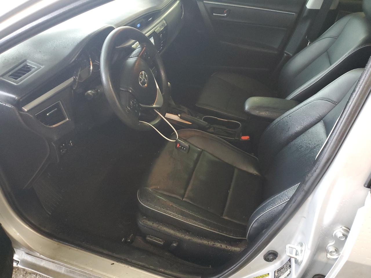 Toyota Corolla L Image 8