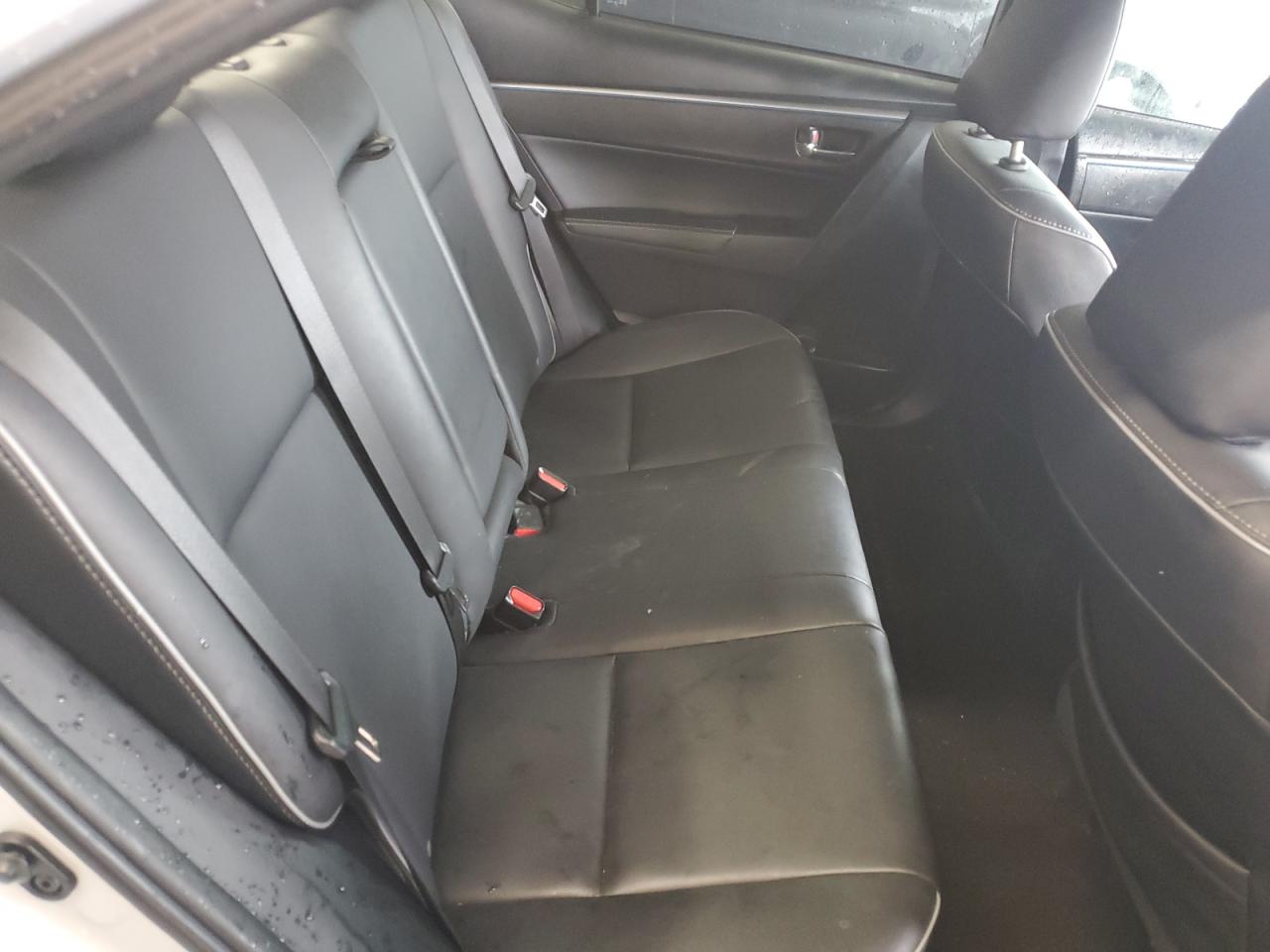 Toyota Corolla L Image 11