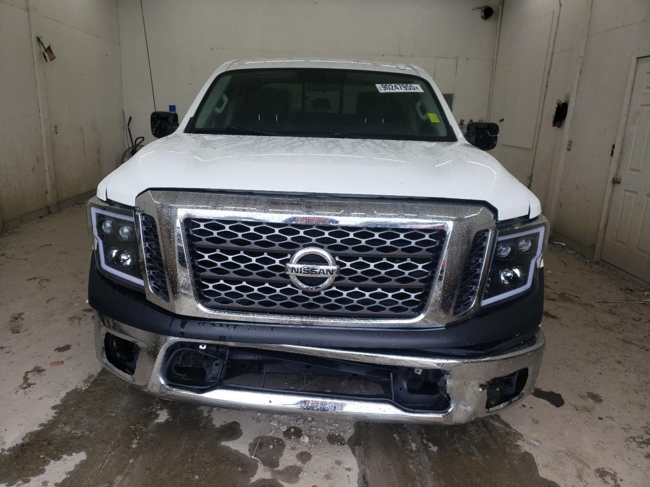 Nissan Titan S Image 6