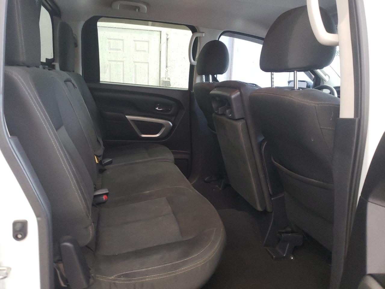 Nissan Titan S Image 4