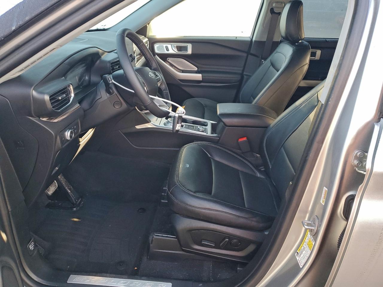 Ford Explorer Limited Image 6