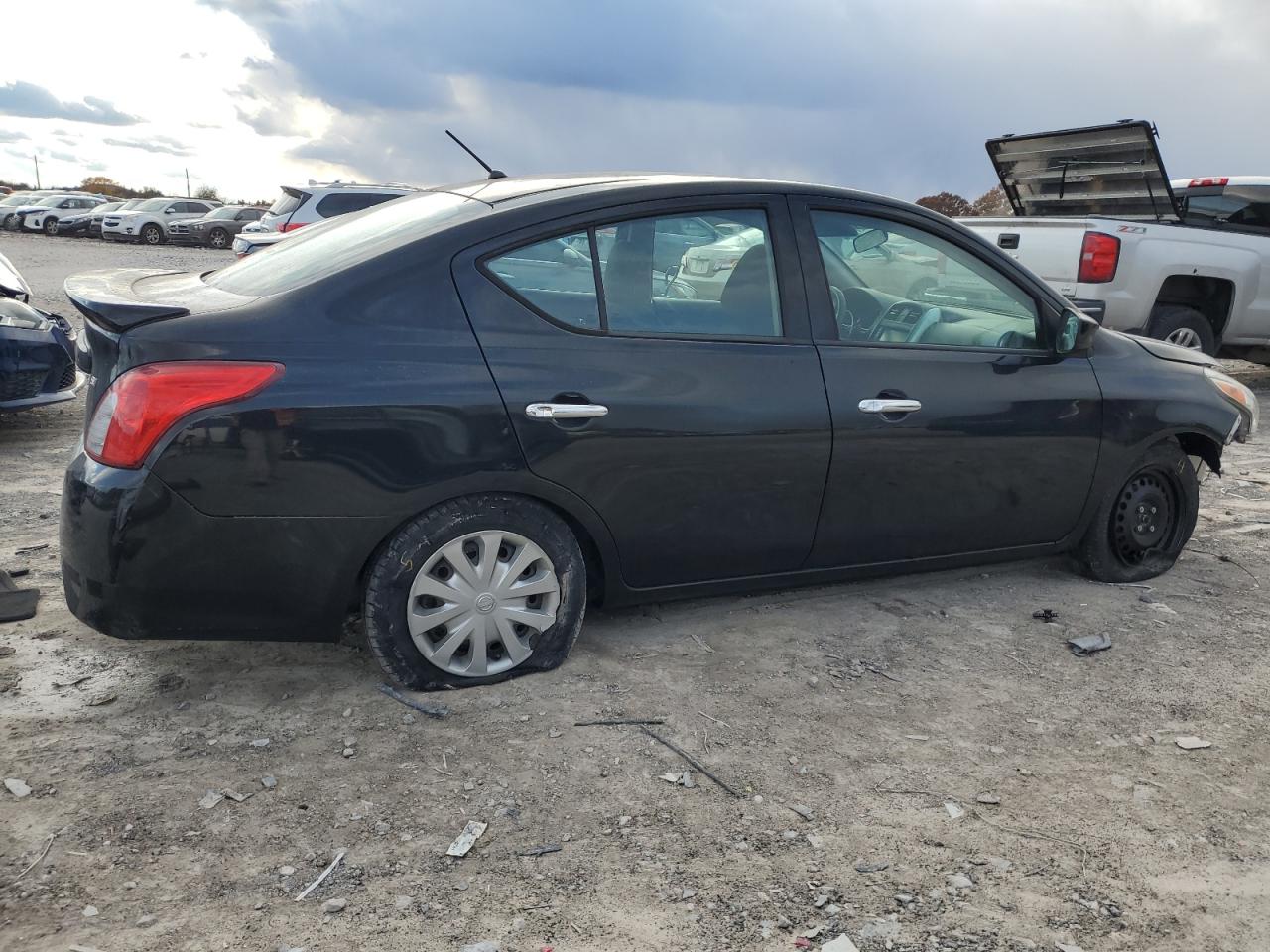 Nissan Versa S Image 5