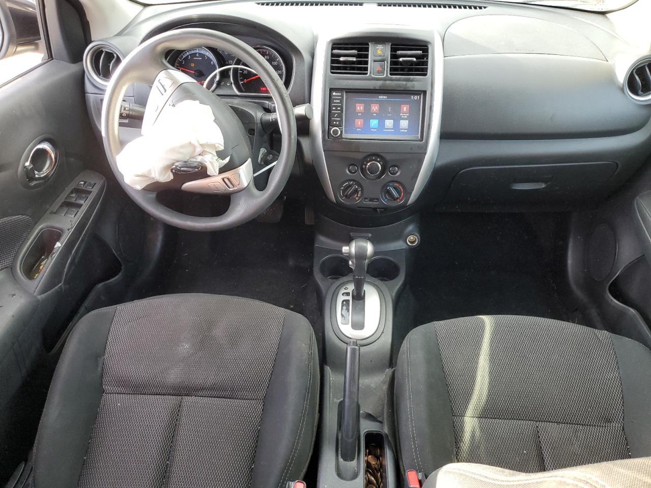 Nissan Versa S Image 8
