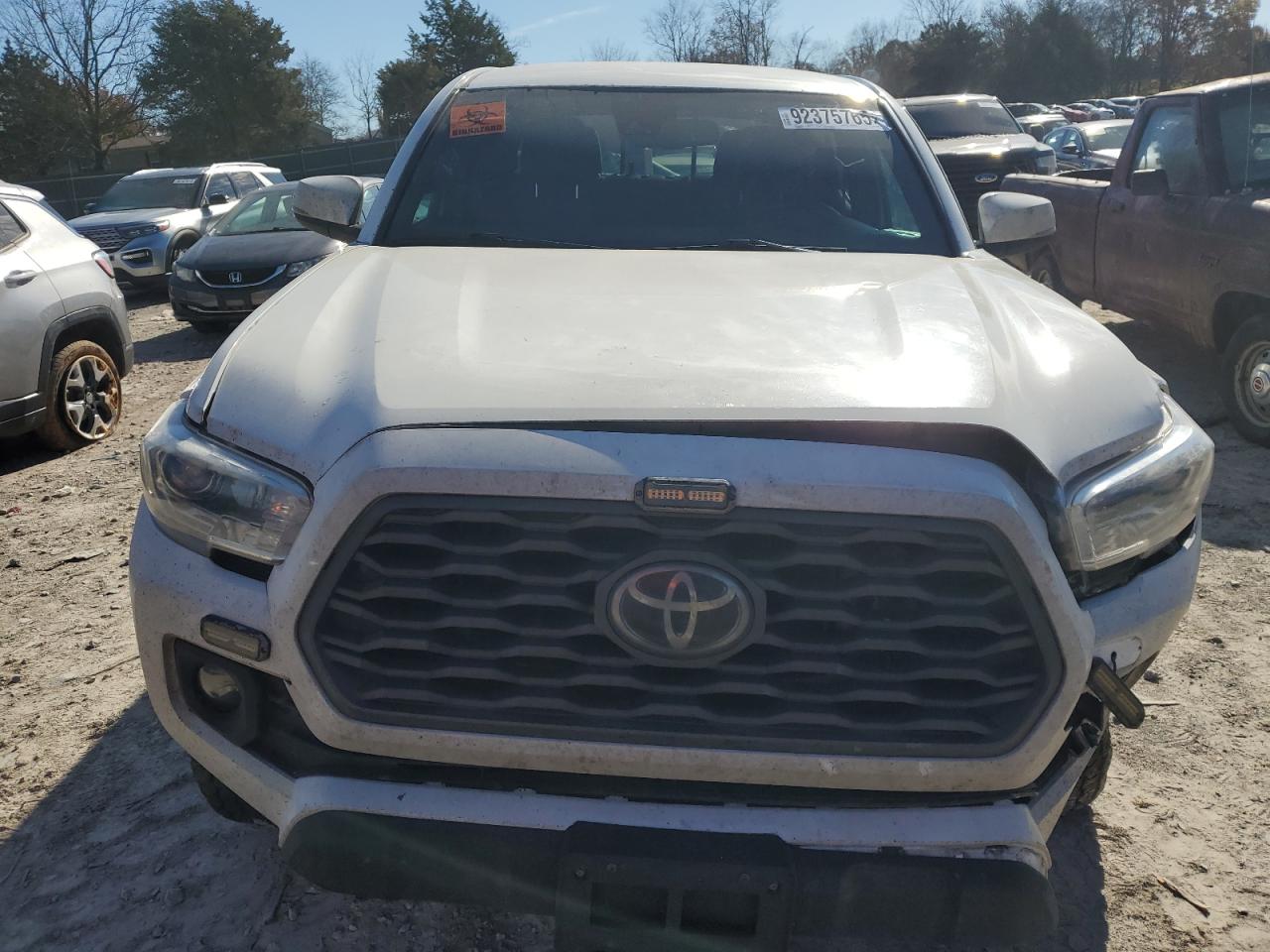 Toyota Tacoma Double Cab Image 6