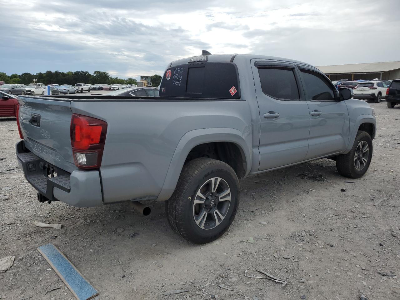 Toyota Tacoma Double Cab Image 3