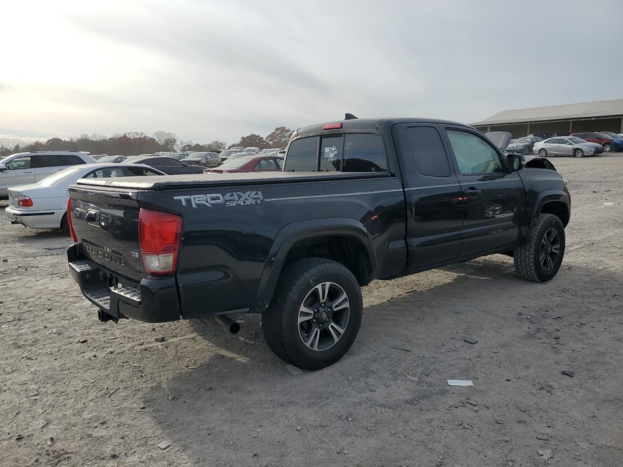 Toyota Tacoma Access Cab Image 12