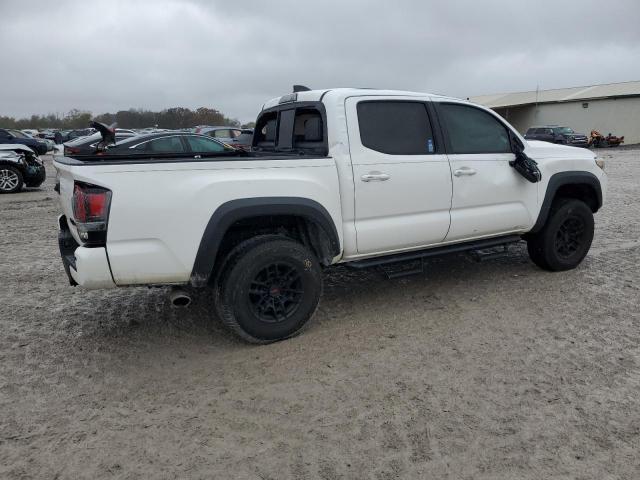 Toyota Tacoma Double Cab Image 3