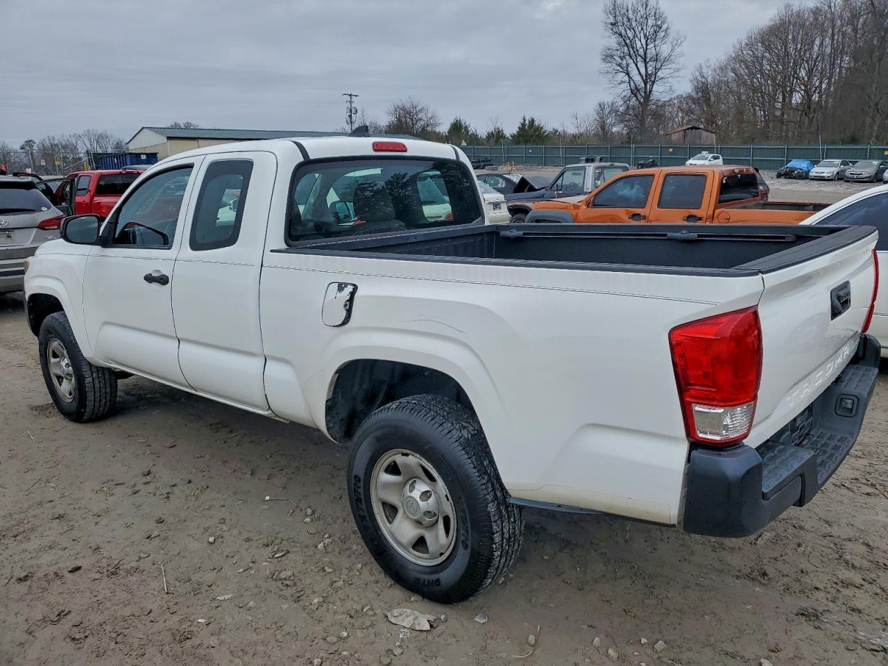 Toyota Tacoma Access Cab Image 11