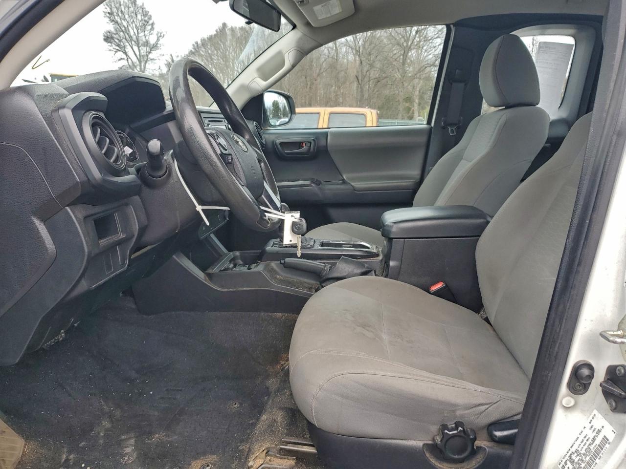 Toyota Tacoma Access Cab Image 12