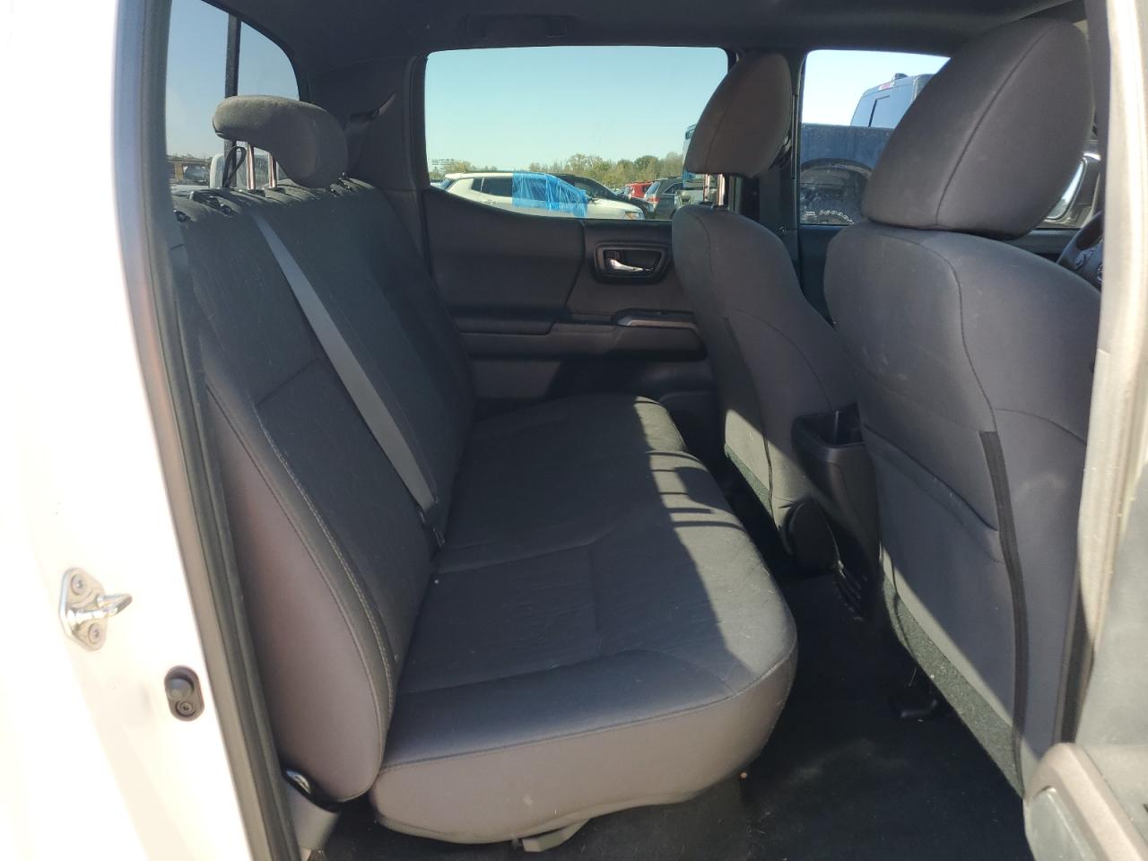 Toyota Tacoma Double Cab Image 6