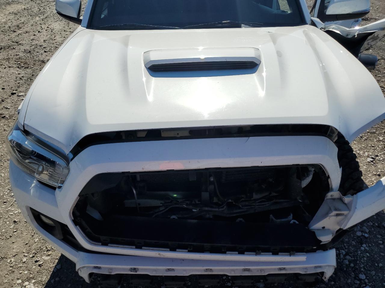 Toyota Tacoma Double Cab Image 8