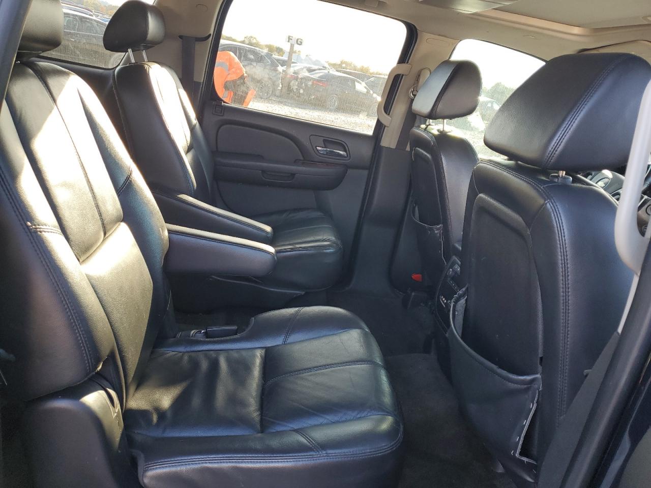 Chevrolet Suburban K1500 Ls Image 9