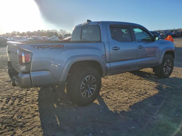 Toyota Tacoma Double Cab Image 12