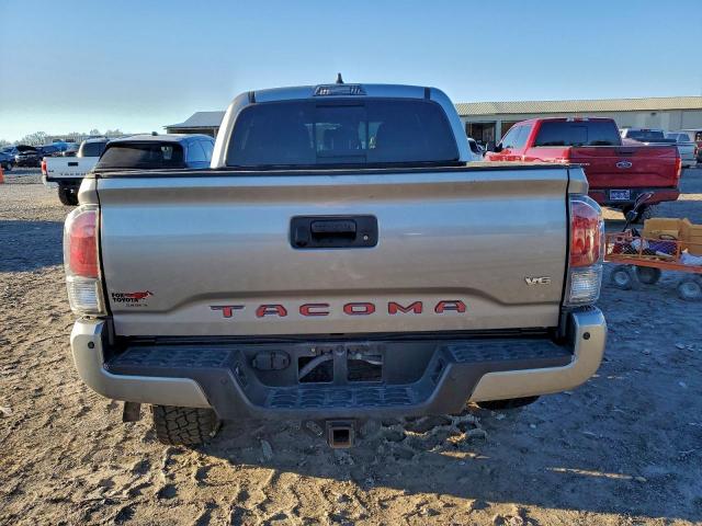 Toyota Tacoma Double Cab Image 4