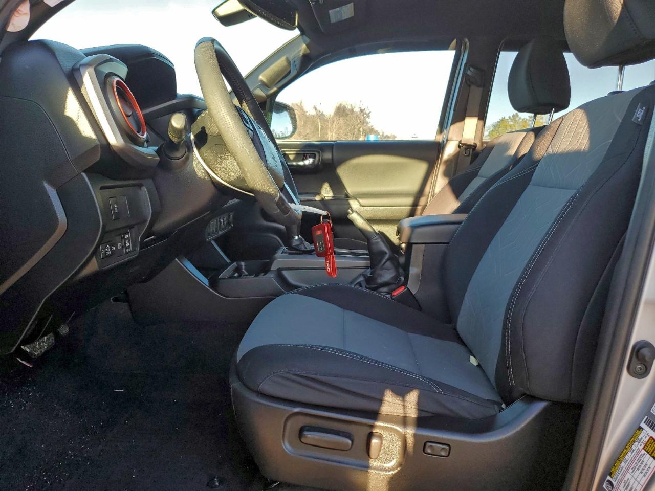 Toyota Tacoma Double Cab Image 2