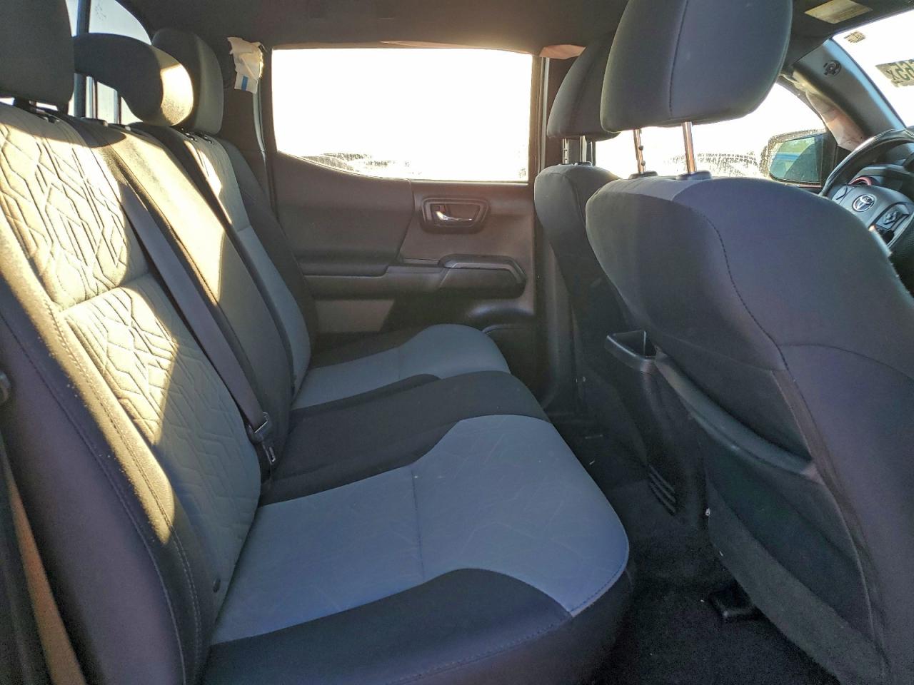 Toyota Tacoma Double Cab Image 7